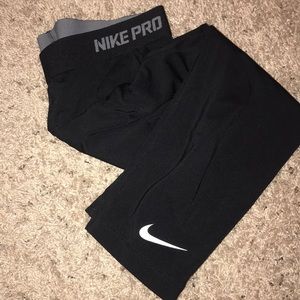 Nike Pro ankle pants